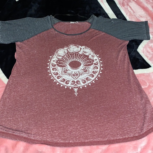 3 FOR $30 DEAL 💥Rose Shirt - Picture 3 of 6